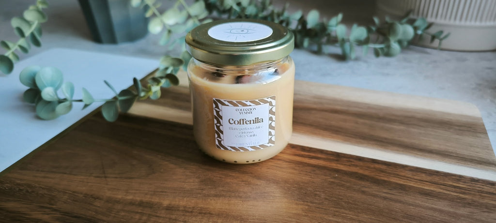 Vela Coffenila (Café Latte y Vainilla) - Yummy - My Essentials by FARA